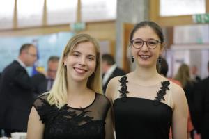 GLS Trebnje, Razstava v DS, sopranistka Ema Pavlic in pianistka Rebeka DObravec, foto Alenka Strazisar Lamovsek (1)